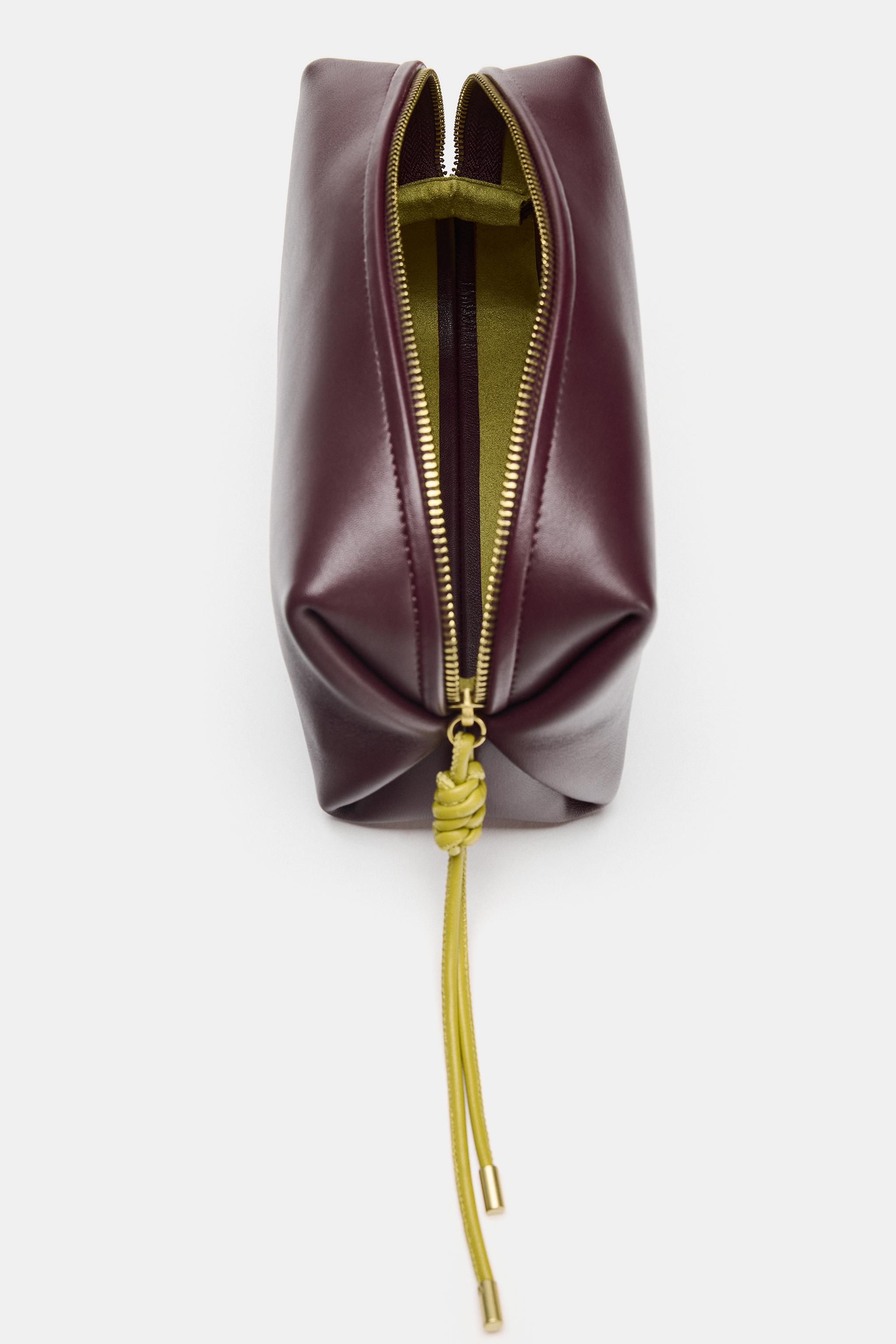 TROUSSE EN CUIR